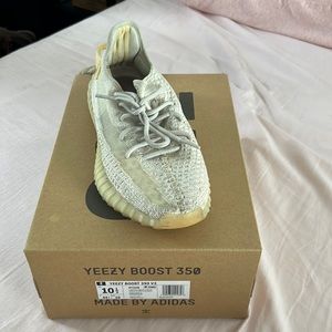 Yeezy boost 350 v2 light